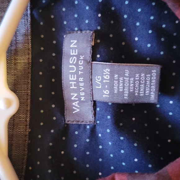 Van Heusen never tuck large button down - Picture 3 of 3